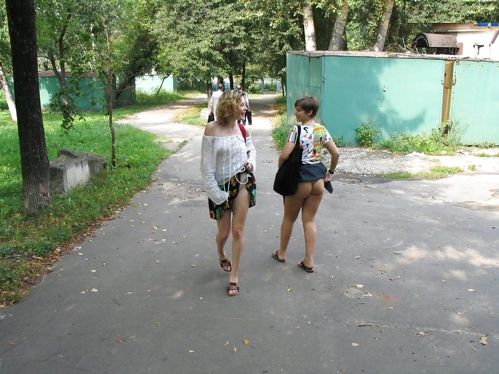 12P Amigas en el parque 