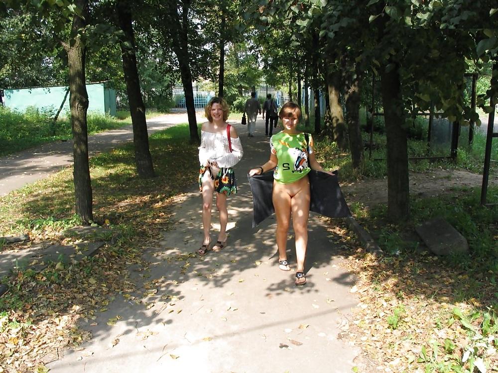 12P Amigas en el parque 