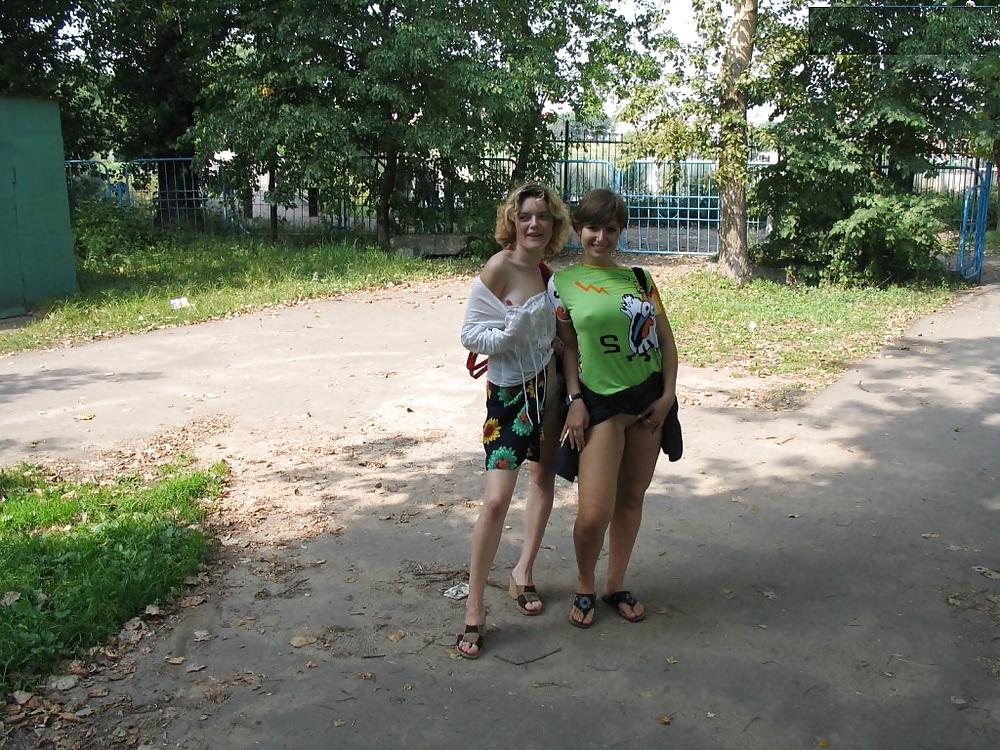 12P Amigas en el parque 