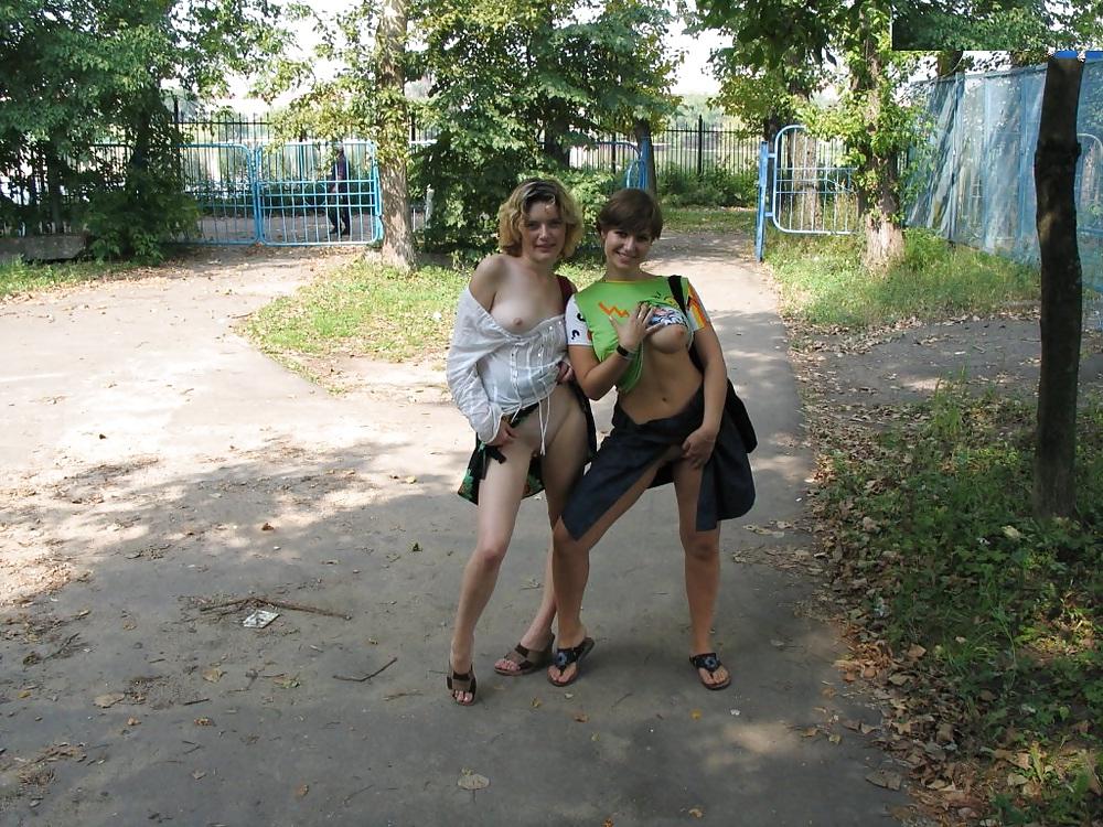 12P Amigas en el parque 