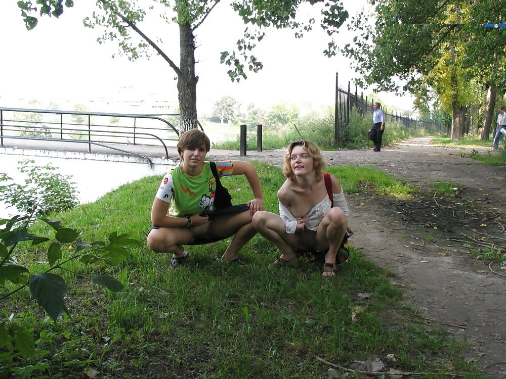 12P Amigas en el parque 