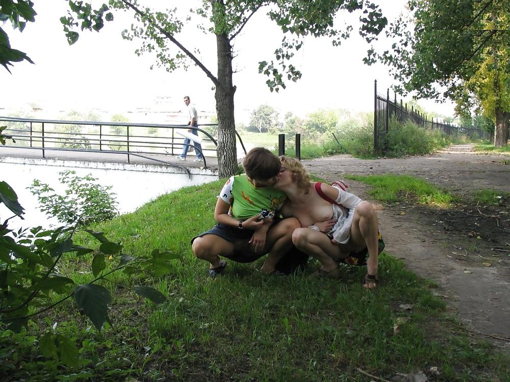 12P Amigas en el parque 
