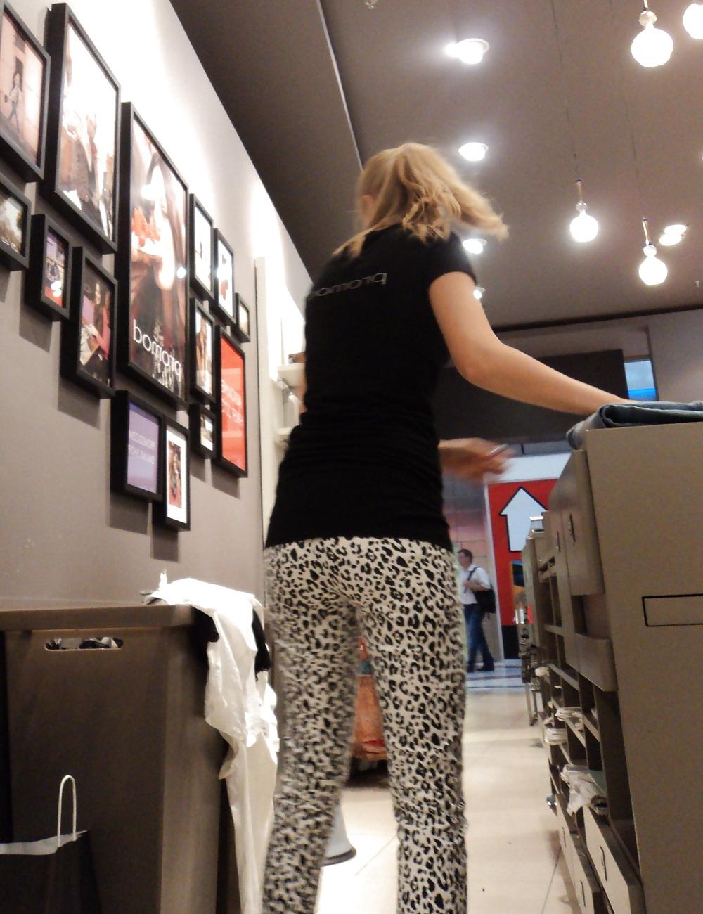 10P Sexy Ass Teen Sales Girl Candids