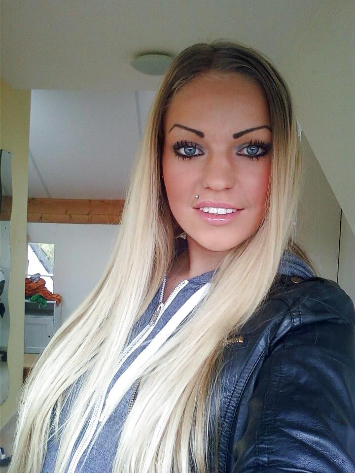 25P Dutch slut 35