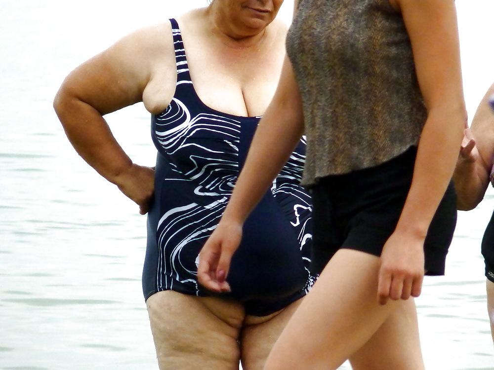 25P Russian women on the beach!