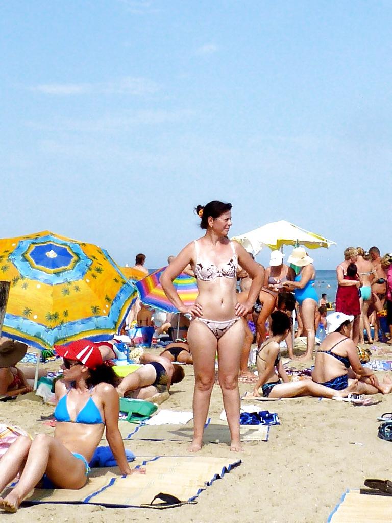 25P Russian women on the beach!