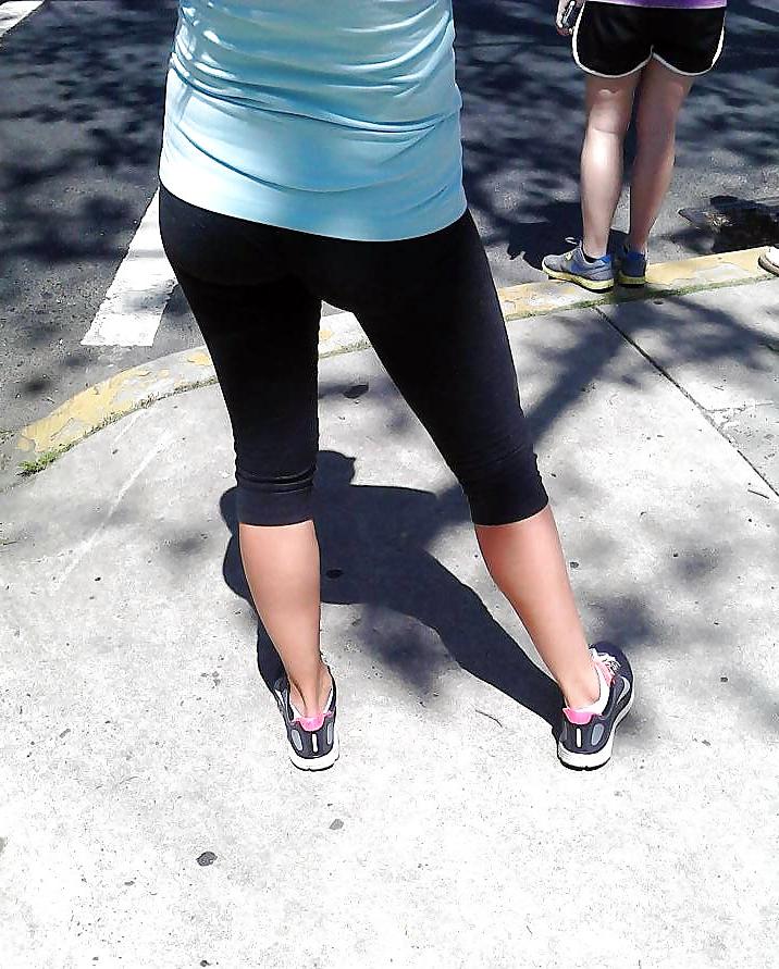 10P Pantyhose with Sneakers