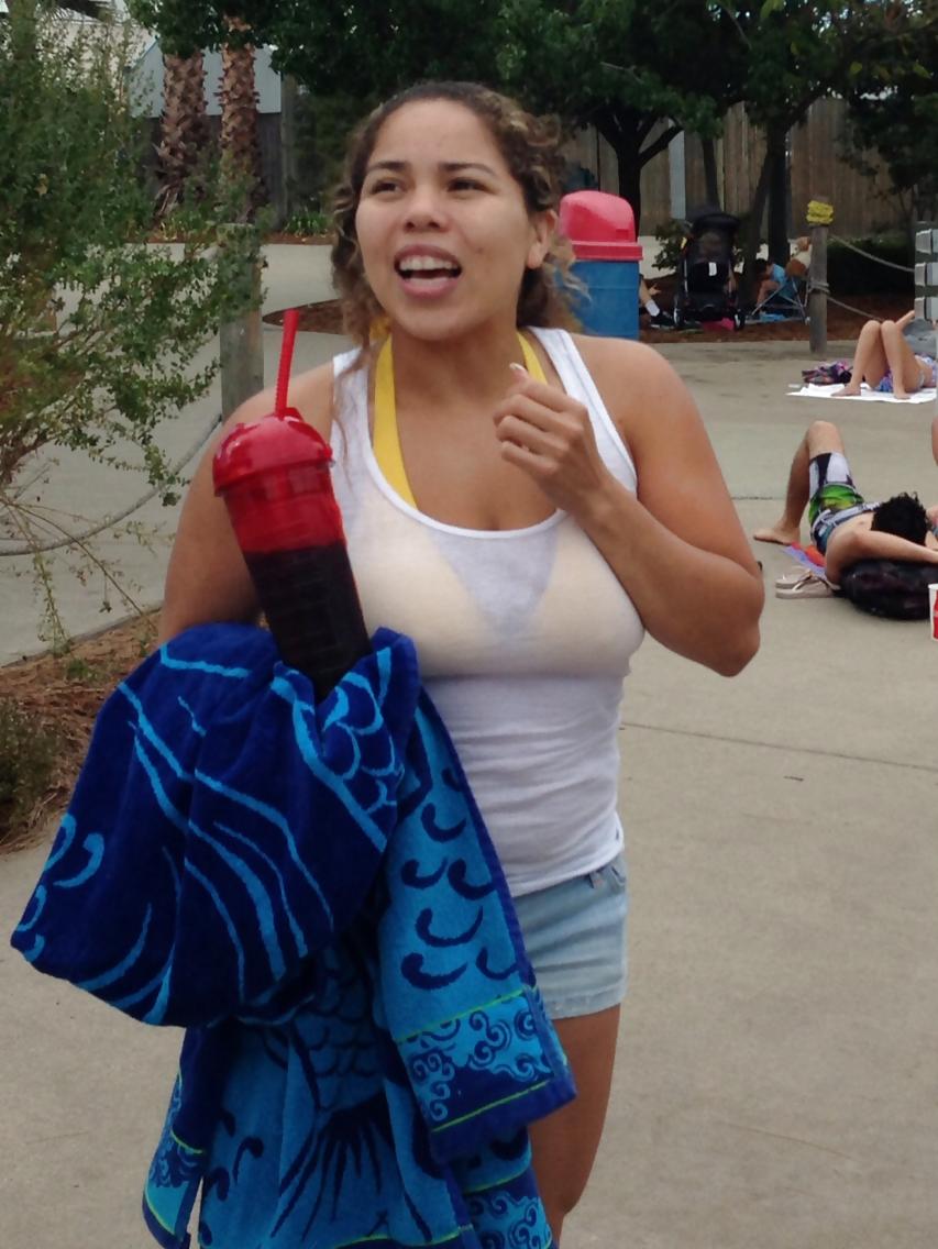 8P Candid busty mexican girl at waterpark