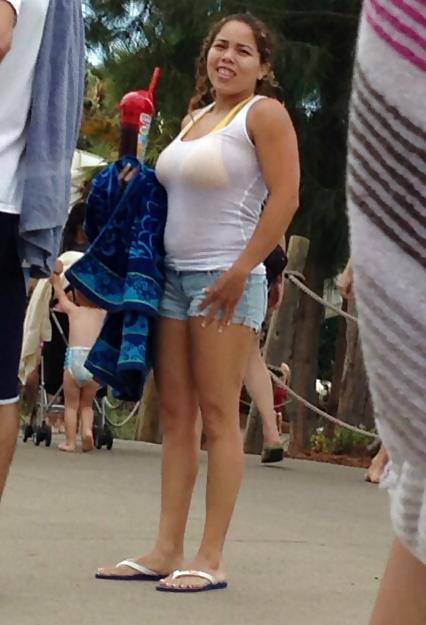 8P Candid busty mexican girl at waterpark