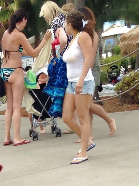 8P Candid busty mexican girl at waterpark