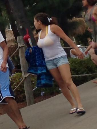 8P Candid busty mexican girl at waterpark