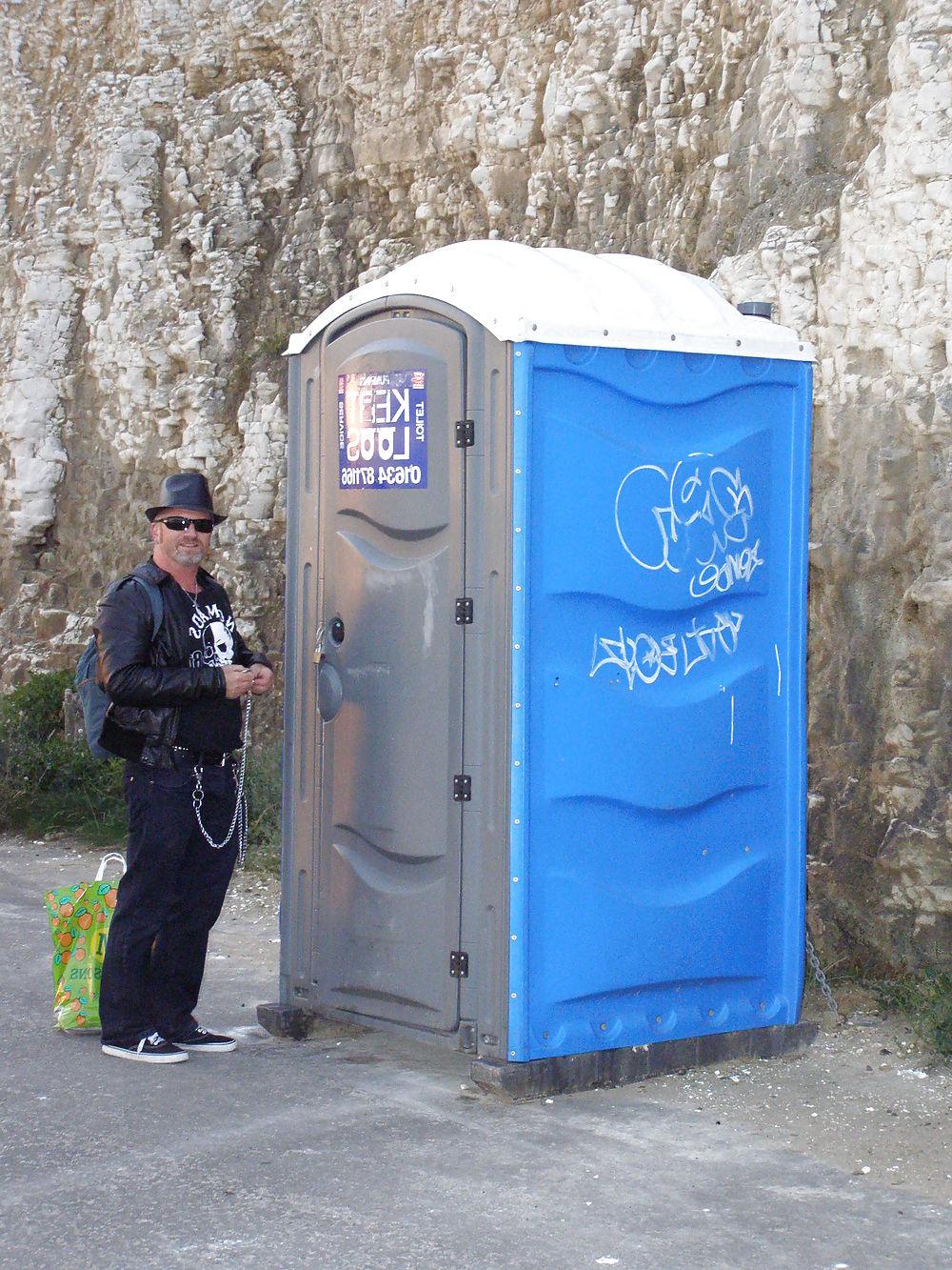 4P The new doctor poo, entering his Tardis