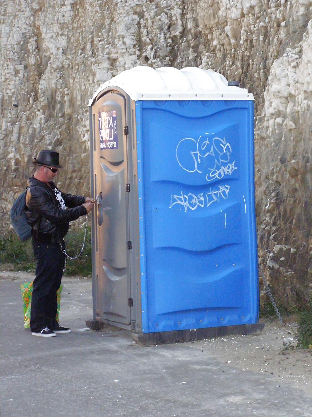 4P The new doctor poo, entering his Tardis