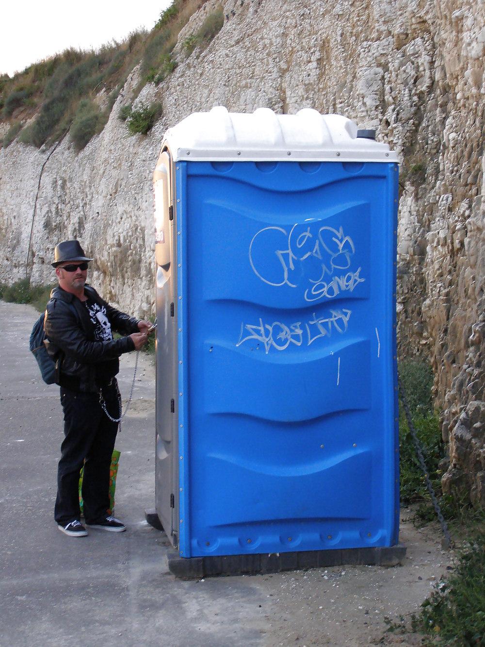 4P The new doctor poo, entering his Tardis