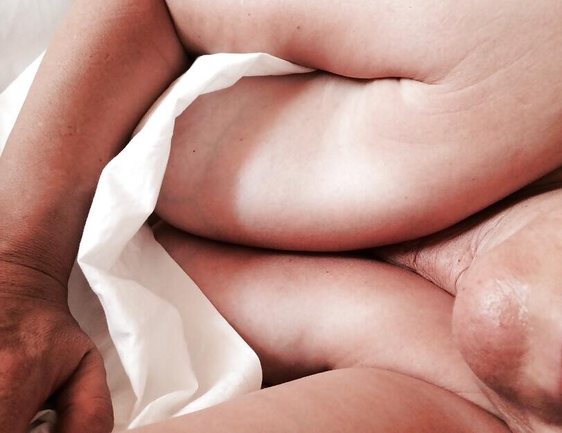 25P Holiday nude pics