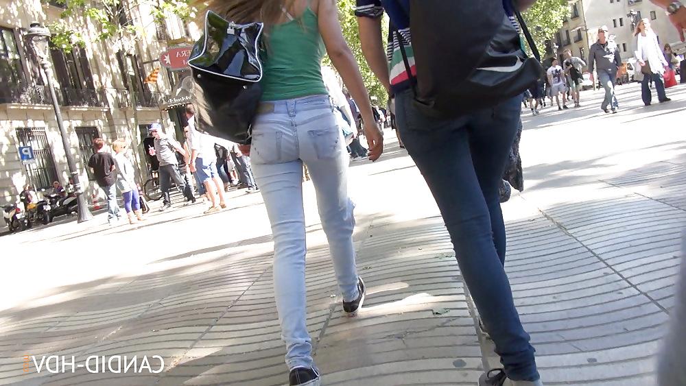 11P Great girl in ripped jeans
