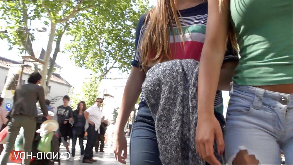 11P Great girl in ripped jeans