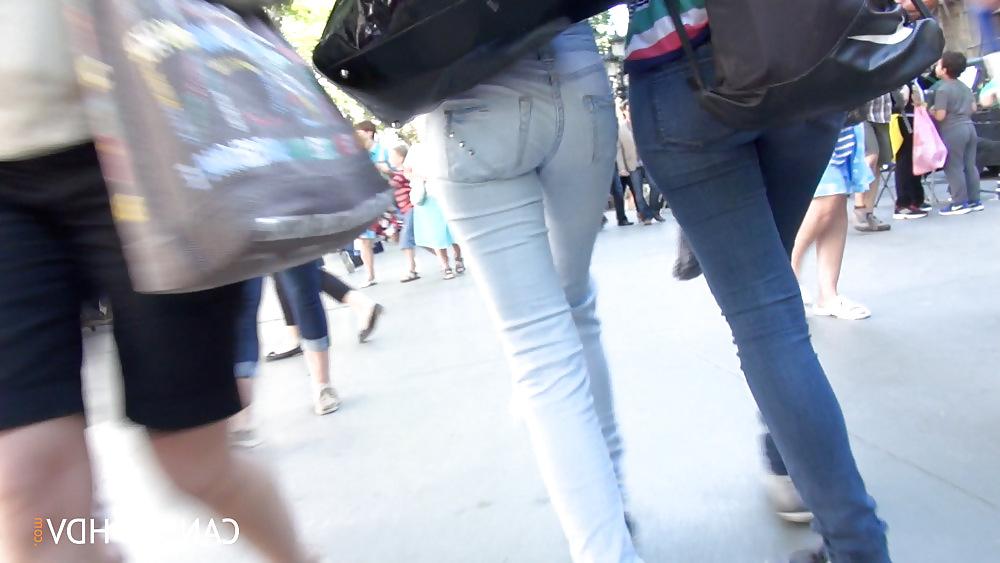 11P Great girl in ripped jeans