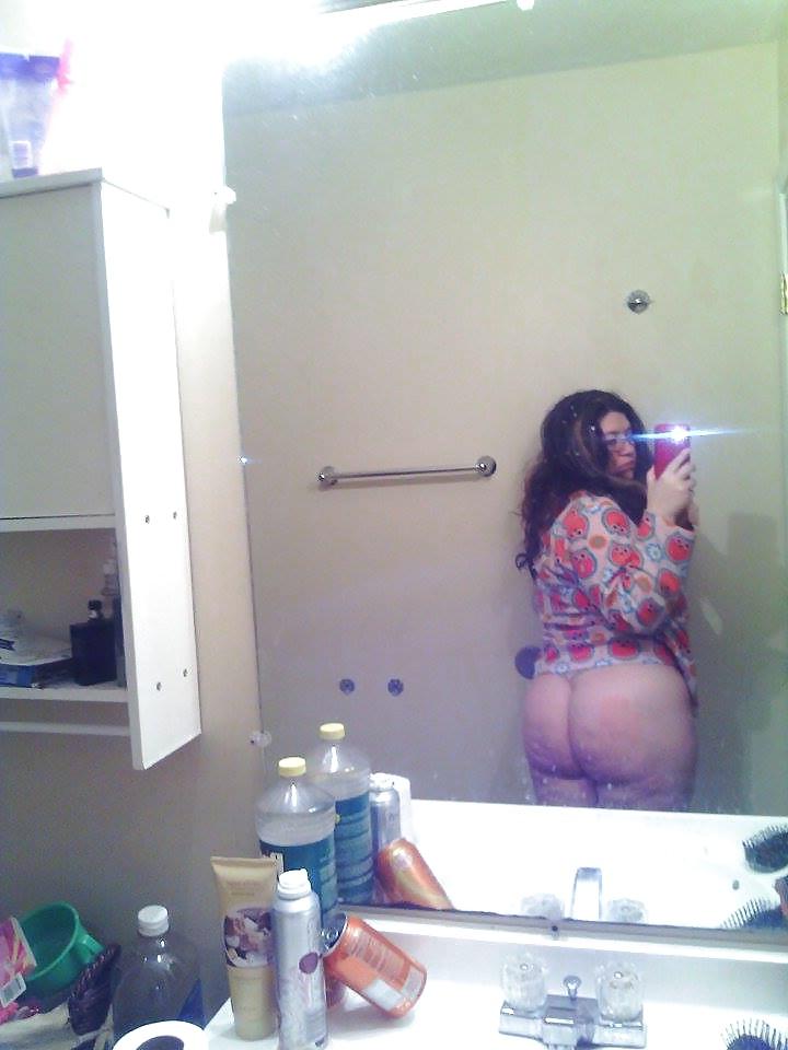 25P Friend showing her snatch