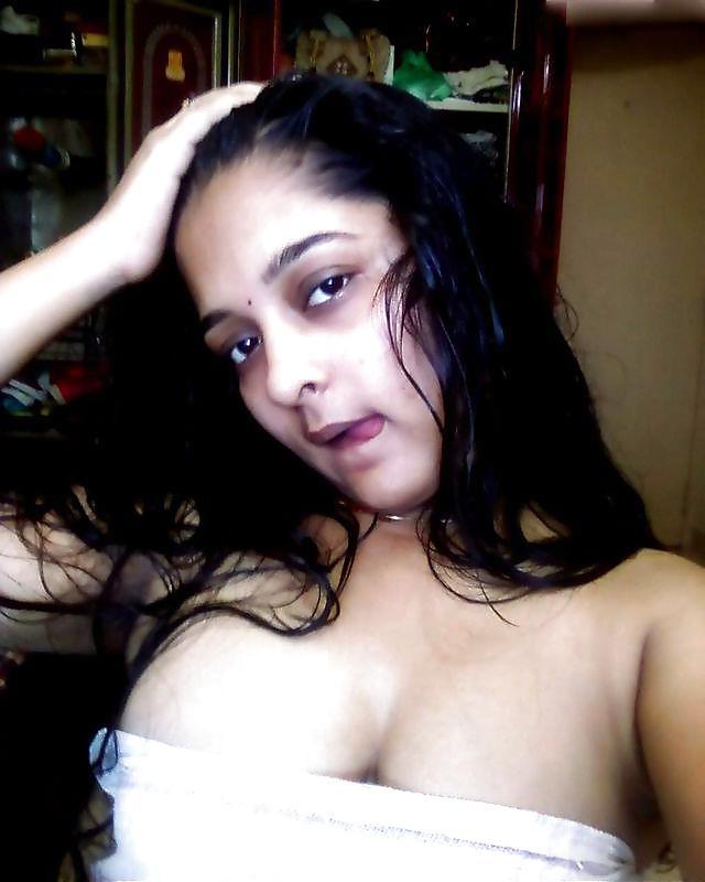 10P Wrapped in Towel, Showing My Boobs and Shaving Armpits
