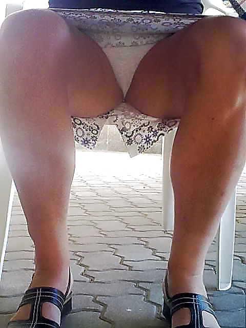 16P SDRUWS2 -  FRIEND'S WIFE UPSKIRT 