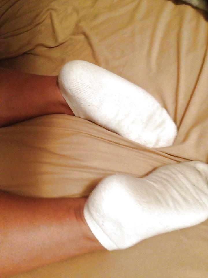 25P Stinky white ankle socks latina friend