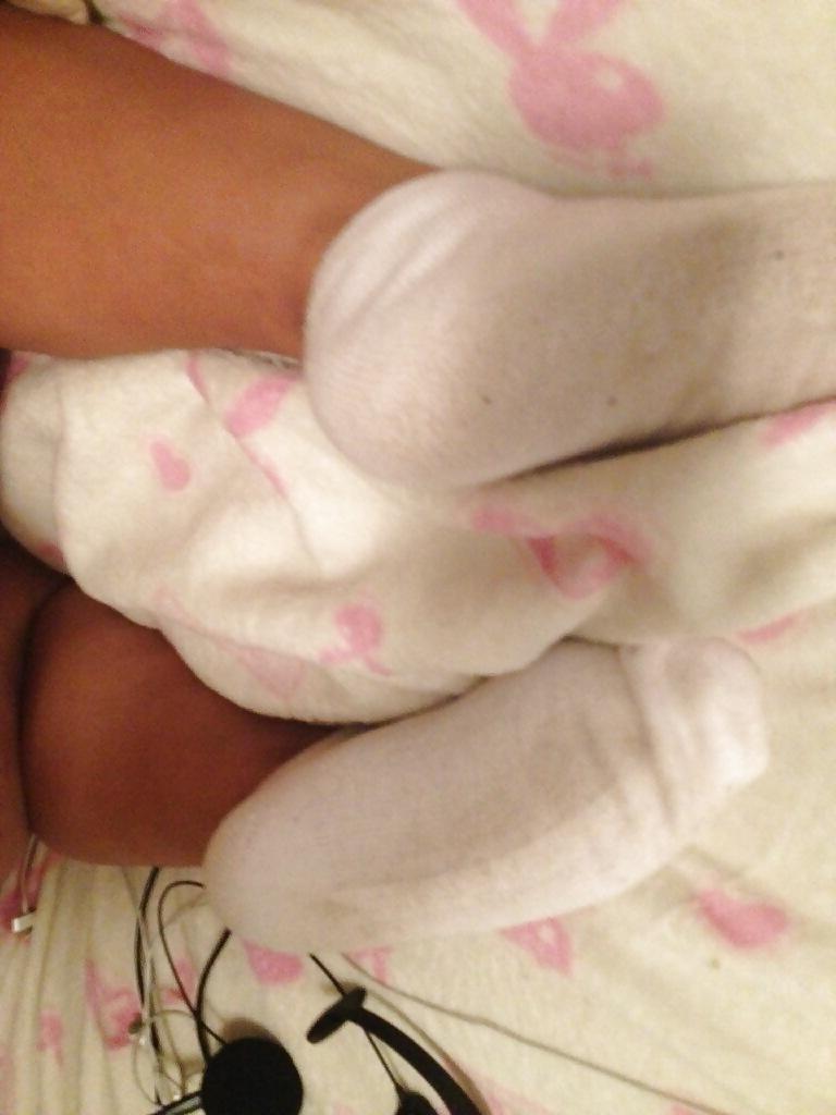 25P Stinky white ankle socks latina friend