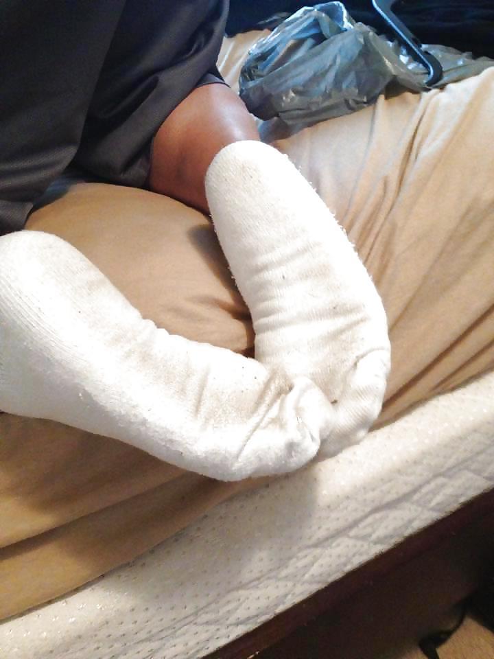 25P Stinky white ankle socks latina friend