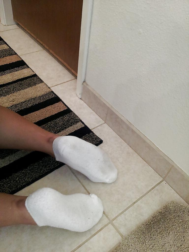 25P Stinky white ankle socks latina friend