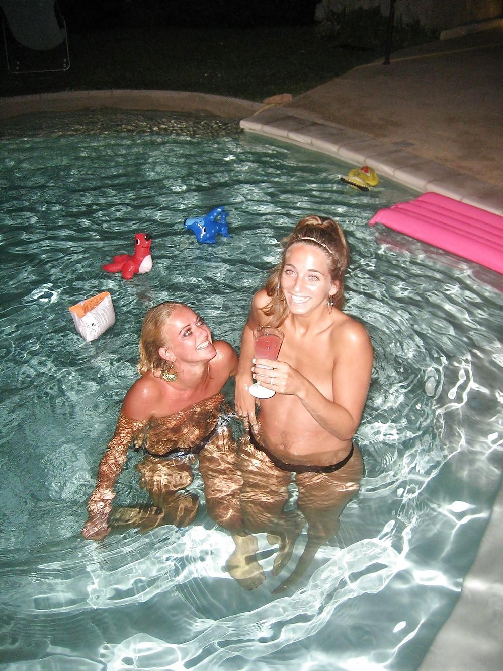 25P Dutch teen girls on holiday in Italy