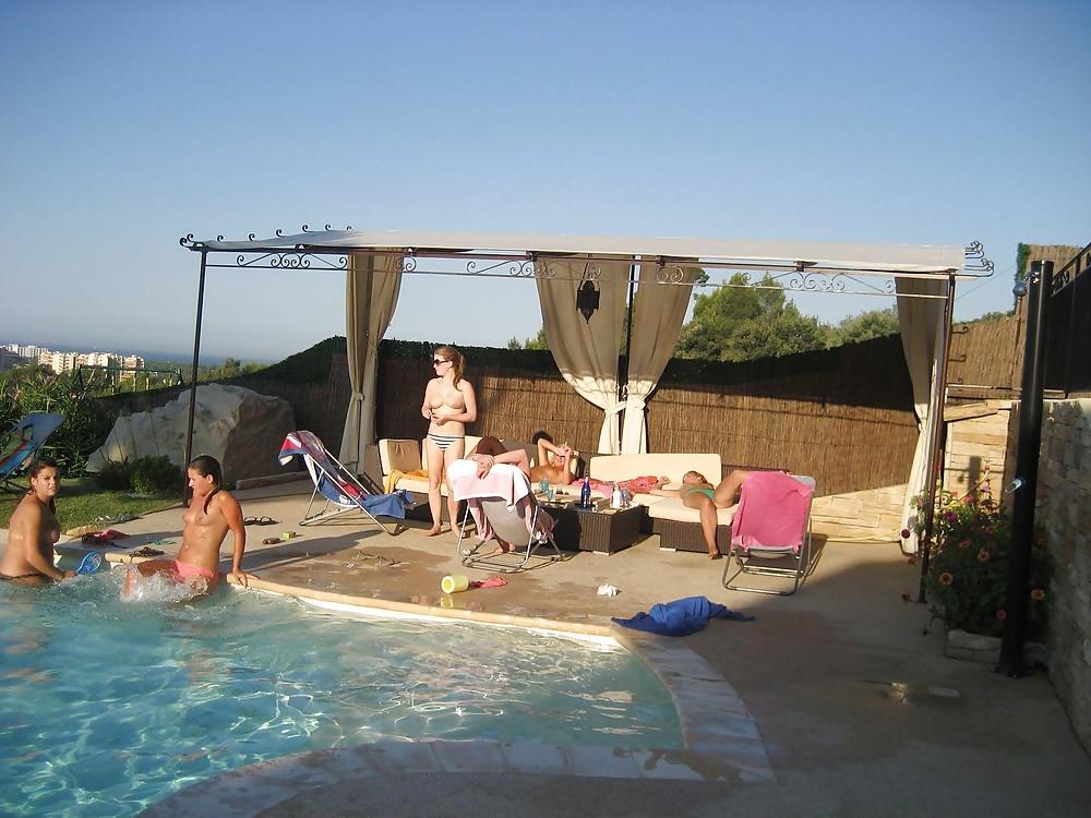 25P Dutch teen girls on holiday in Italy