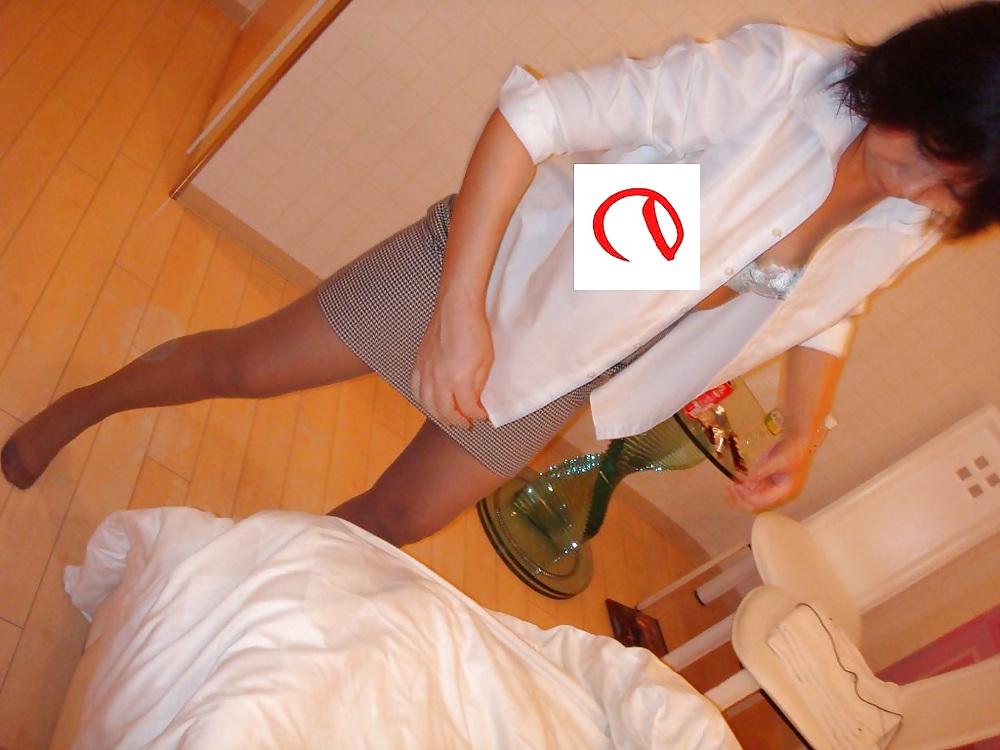 20P My Friend Mature 14 (Japanese Pantyhose)