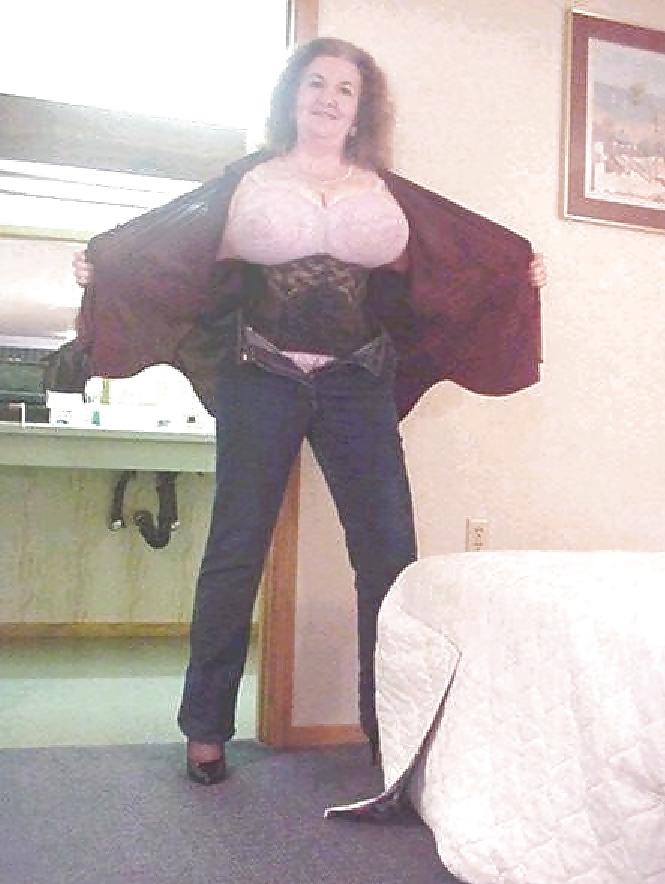 25P Buxom Brandi