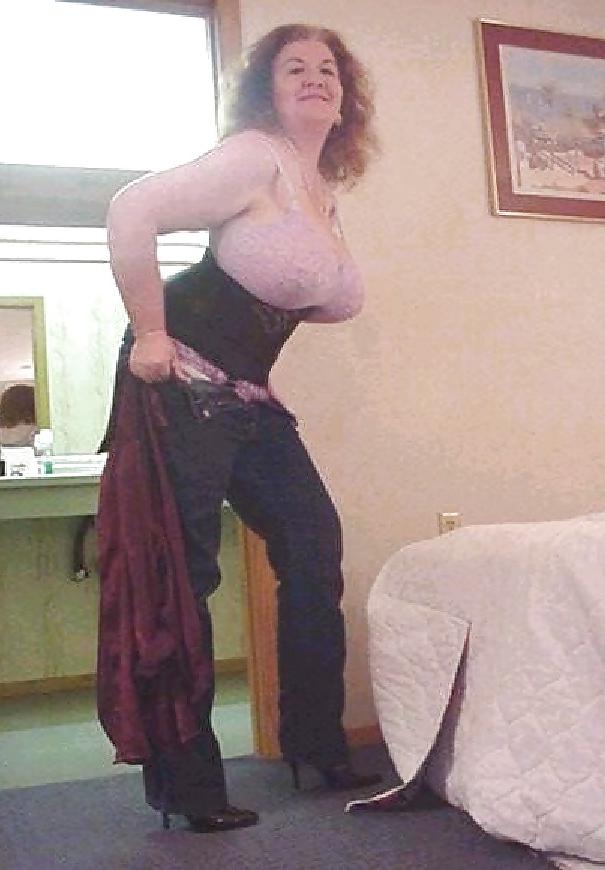 25P Buxom Brandi