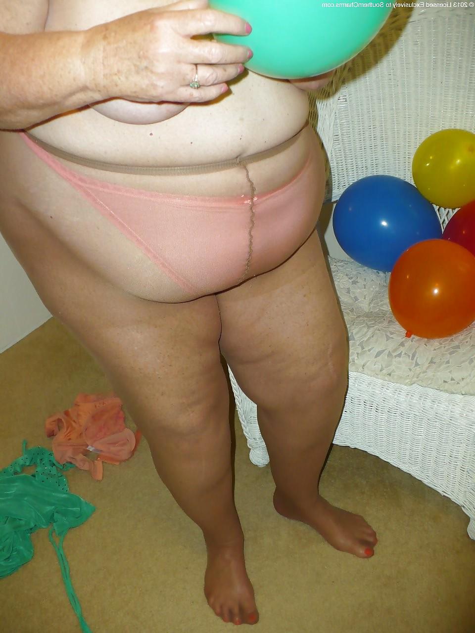 10P Grannys in pantyhose