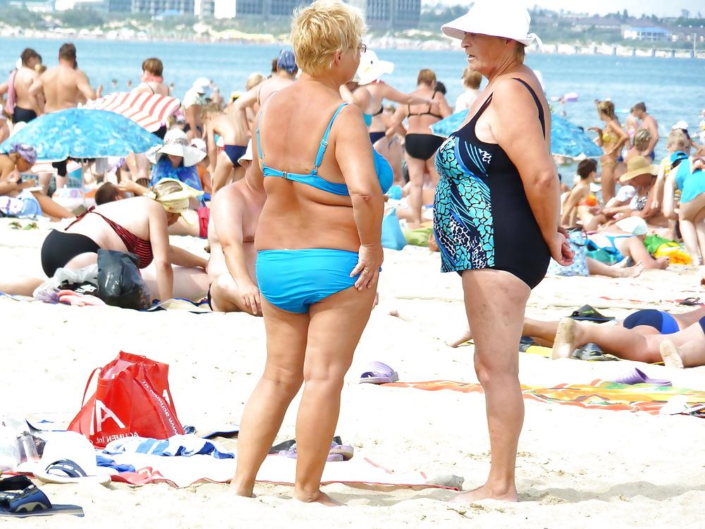 25P Russian women on the beach!