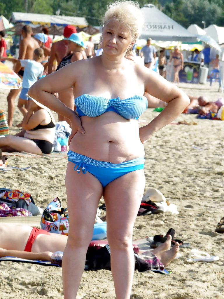 25P Russian women on the beach!