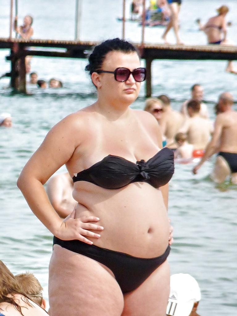 25P Russian women on the beach!