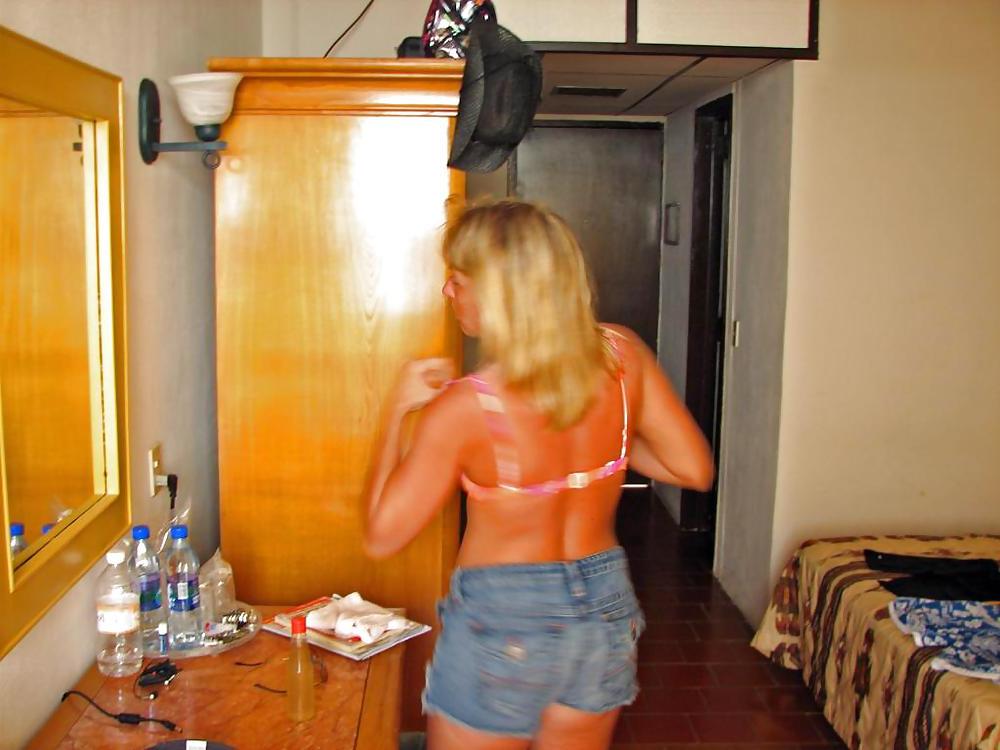 25P MILF On Holiday