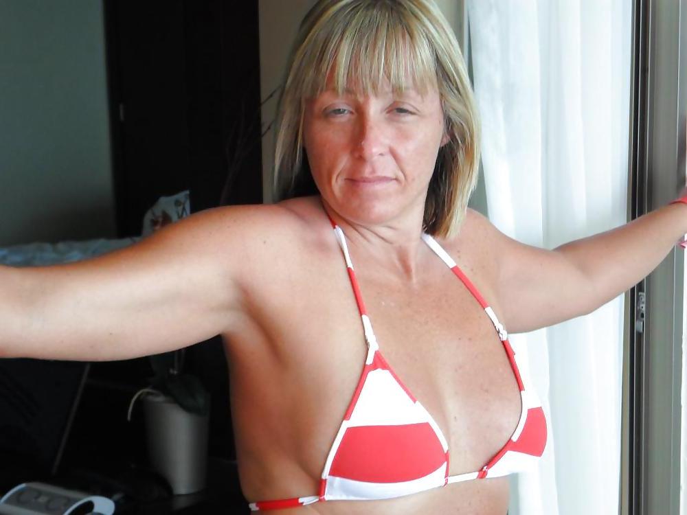 25P MILF On Holiday