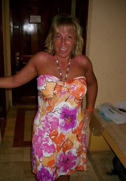 25P MILF On Holiday