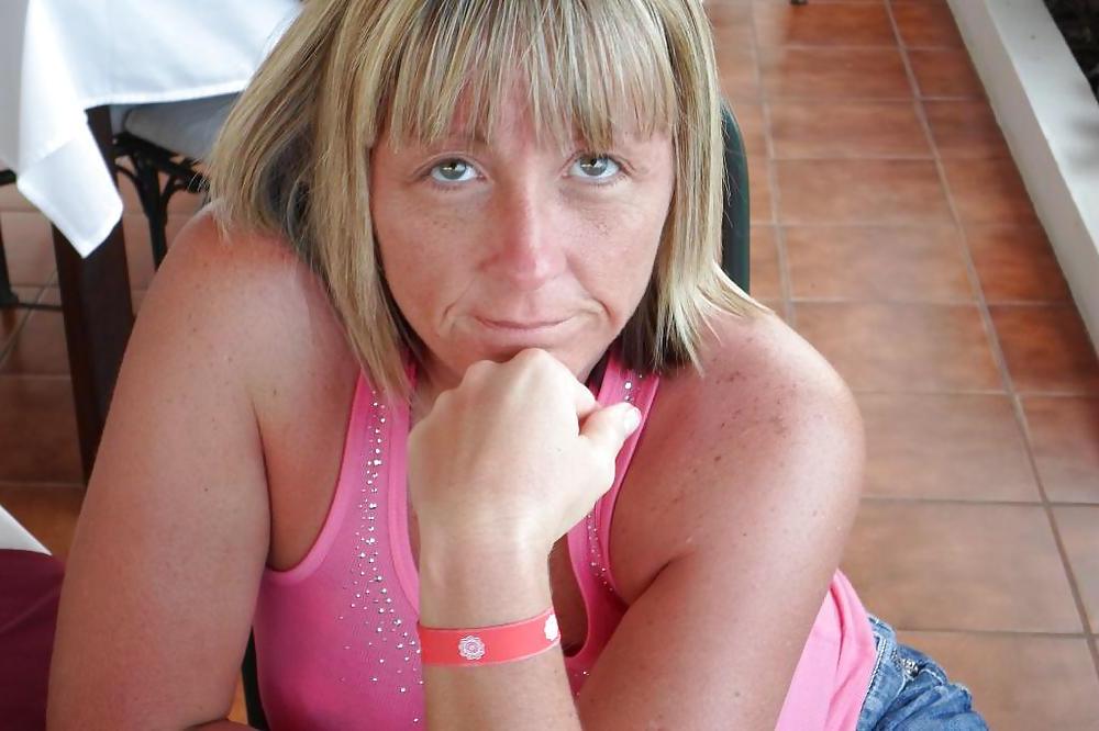 25P MILF On Holiday