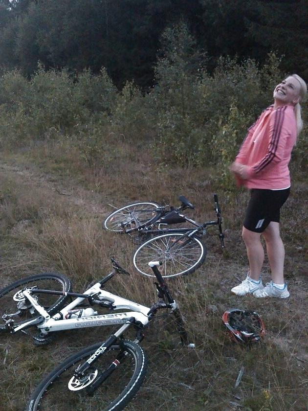 14P Wife Suck Big Dick At The Park Gets Face Full Of Cum