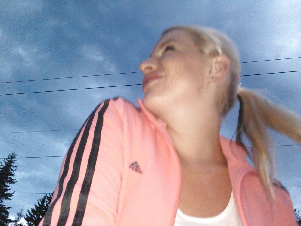 14P Wife Suck Big Dick At The Park Gets Face Full Of Cum