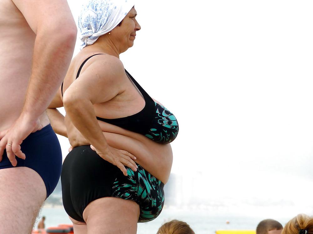 25P Russian women on the beach!