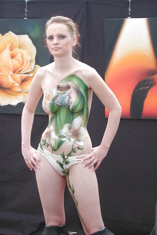 8P Body panting on german girl - a frog scene - 2010