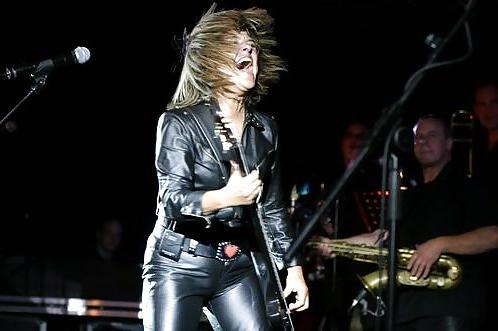 16P Suzi Quatro
