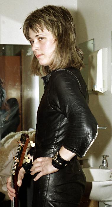 16P Suzi Quatro