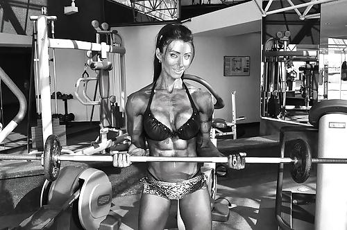 25P Wonderful Female Bodybuilders