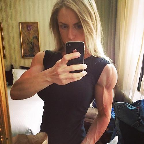 25P Wonderful Female Bodybuilders
